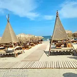 Oasis Std In Infinity Pool & Năvodari
