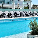 Oasis Std In Infinity Pool & * Navodari