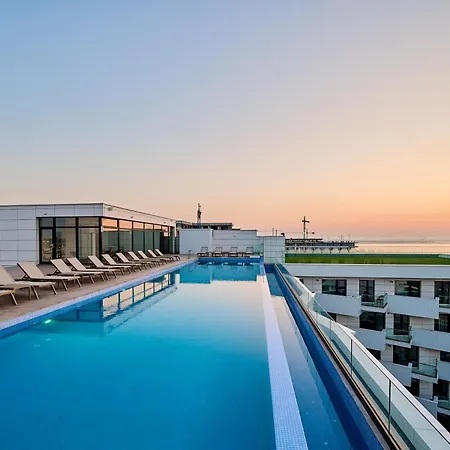 Oasis Std In Infinity Pool & * Navodari