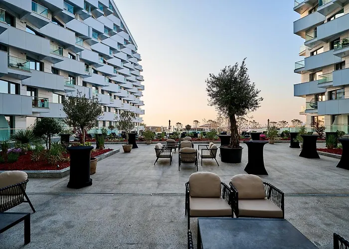 Oasis Std - Infinity Pool & *